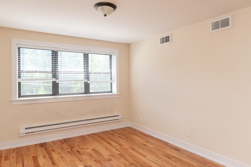 Building Photo - 567 W Arlington Pl