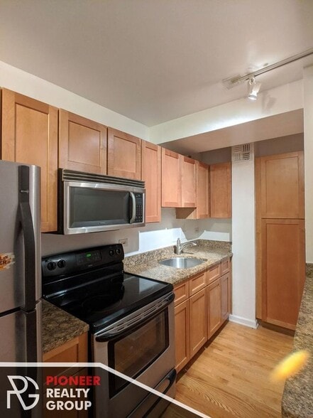 Building Photo - 4180 N Marine Dr