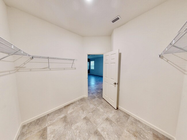 Building Photo - 1404 Mulligan Dr