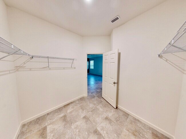 Building Photo - 1405 Mulligan Dr