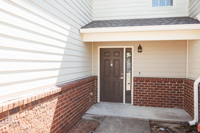 Building Photo - 748 Majestic Dr