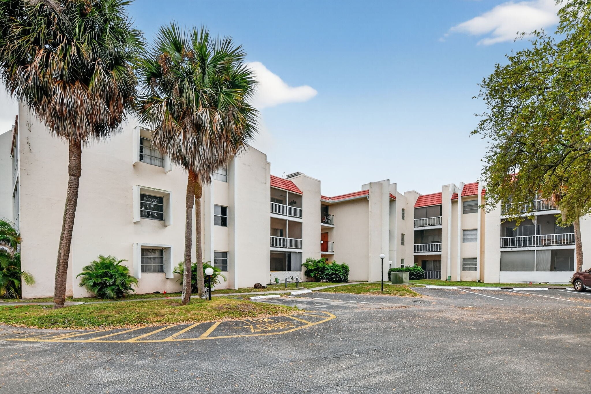 Front 644 NW 13th - 644 NW 13th St