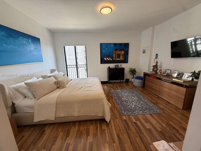 Building Photo - 711 Biltmore Way