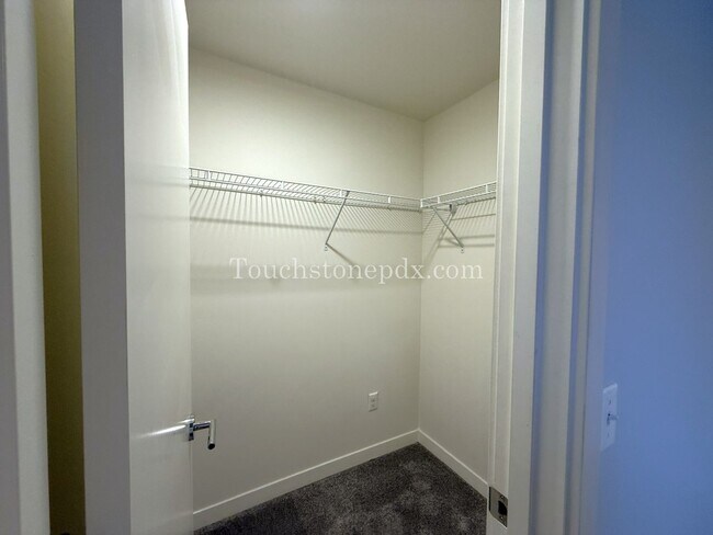 Building Photo - 2nd MONTH RENT FREE!- Contemporary 2 Bedroom, 1.5 Bathroom Apartment, Northeast Portland