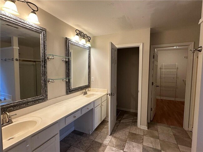 Building Photo - 7235 Treyburn Dr