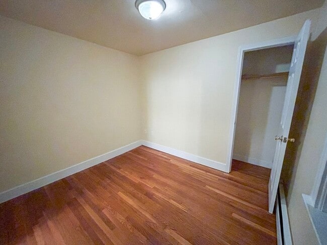 Building Photo - 1911 River St