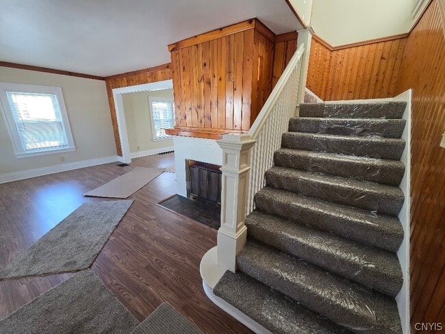 Building Photo - 210 N Midler Ave