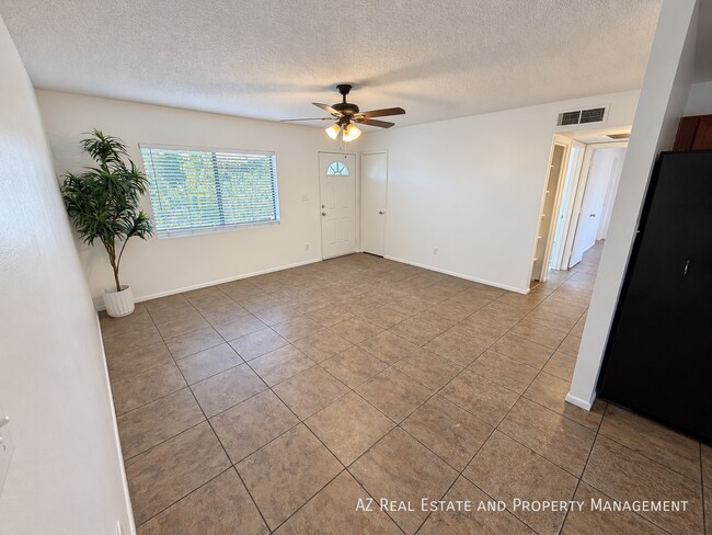 Building Photo - 4528 W Palm Ln