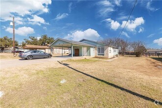 Building Photo - 2604 S Bagdad Rd