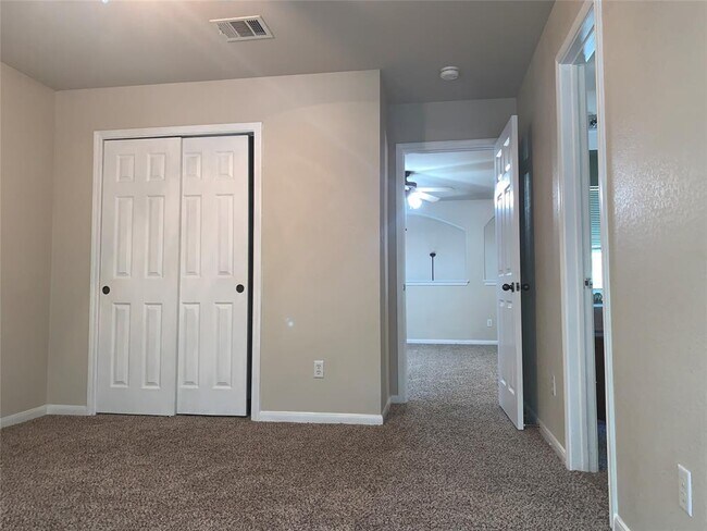 Building Photo - 18525 Blue Pond Dr