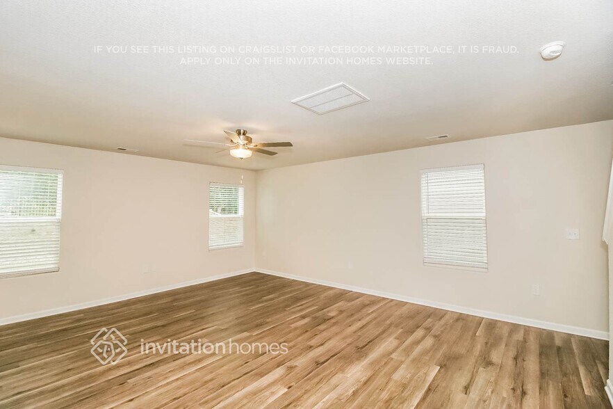 Building Photo - 561 Hawley St