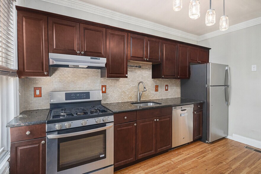 Building Photo - 147 Fountain St