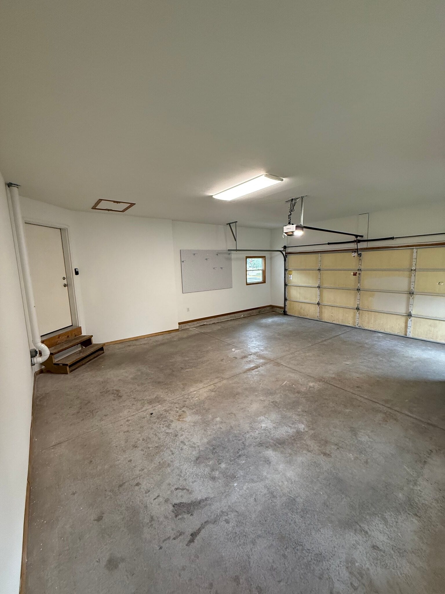 Building Photo - 103 E School Rd