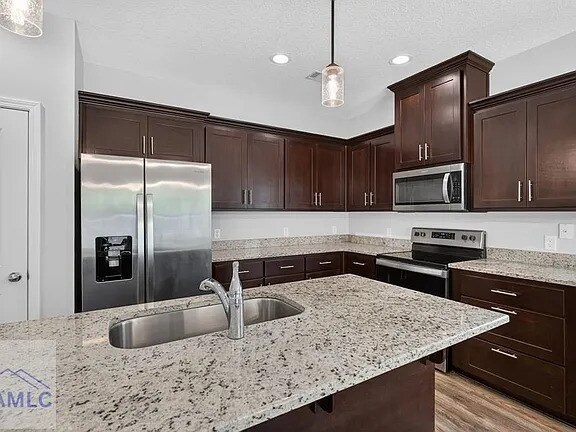 Building Photo - 589 Meloney Dr