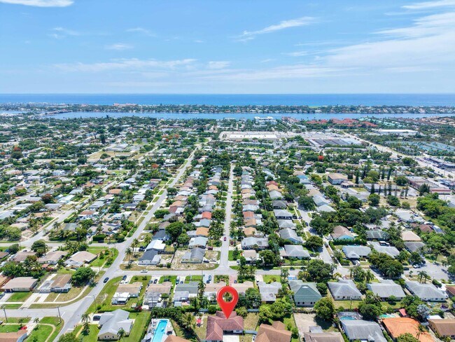 Building Photo - 1127 Sea Pines Way