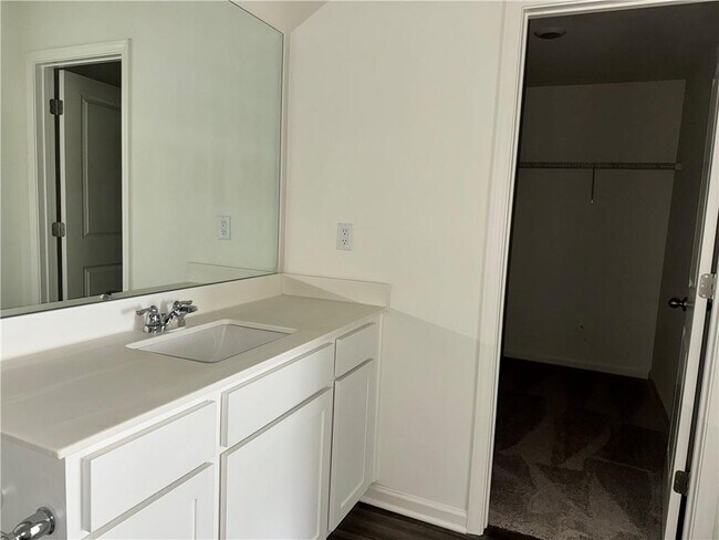 Building Photo - 1051 Paddington Dr