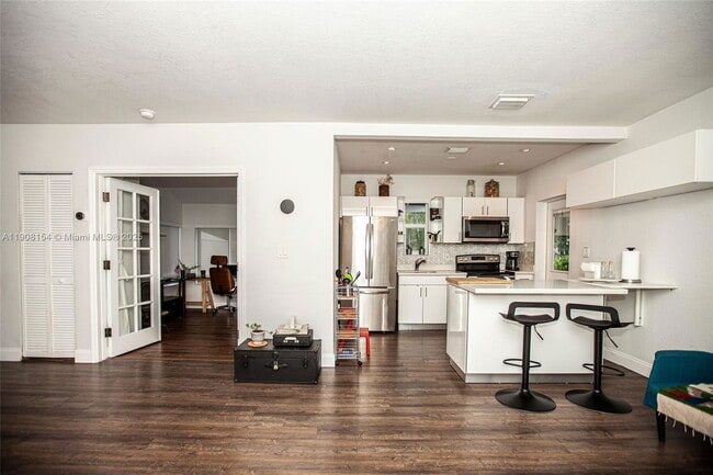 Building Photo - 1050 NW 46th St