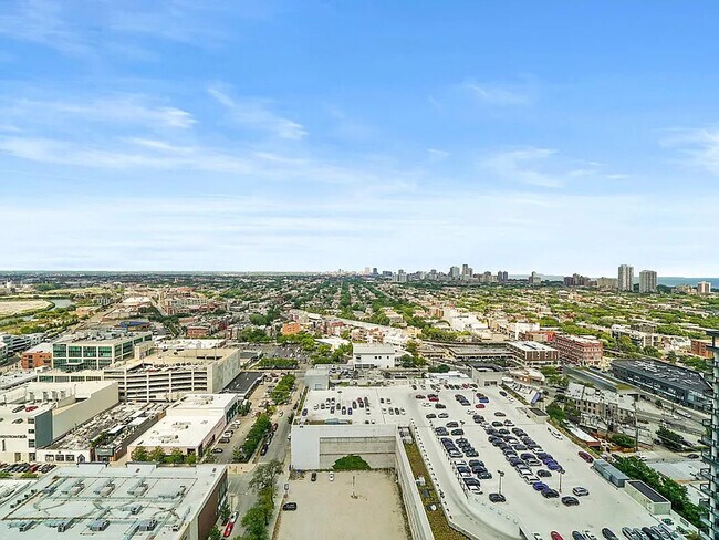 Building Photo - 860 W Blackhawk St