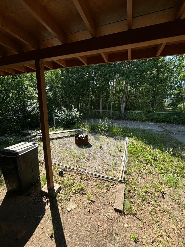 Building Photo - Basesment unit / All utilities included