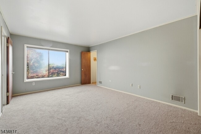 Building Photo - 15 Delbarton Ct
