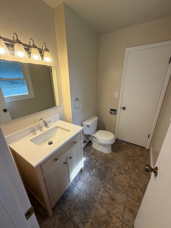 Building Photo - Beautifully renovated ranch home.