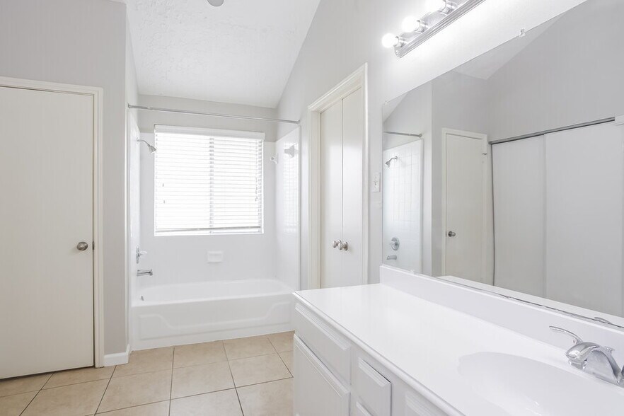 Building Photo - 16158 Coyridge Ln