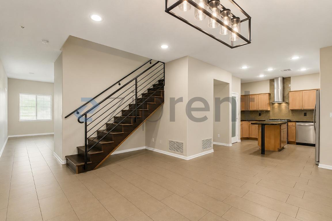 Building Photo - Unit 128