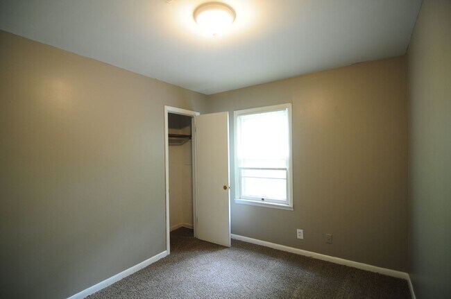 Building Photo - 4110 Broyles Ave SW