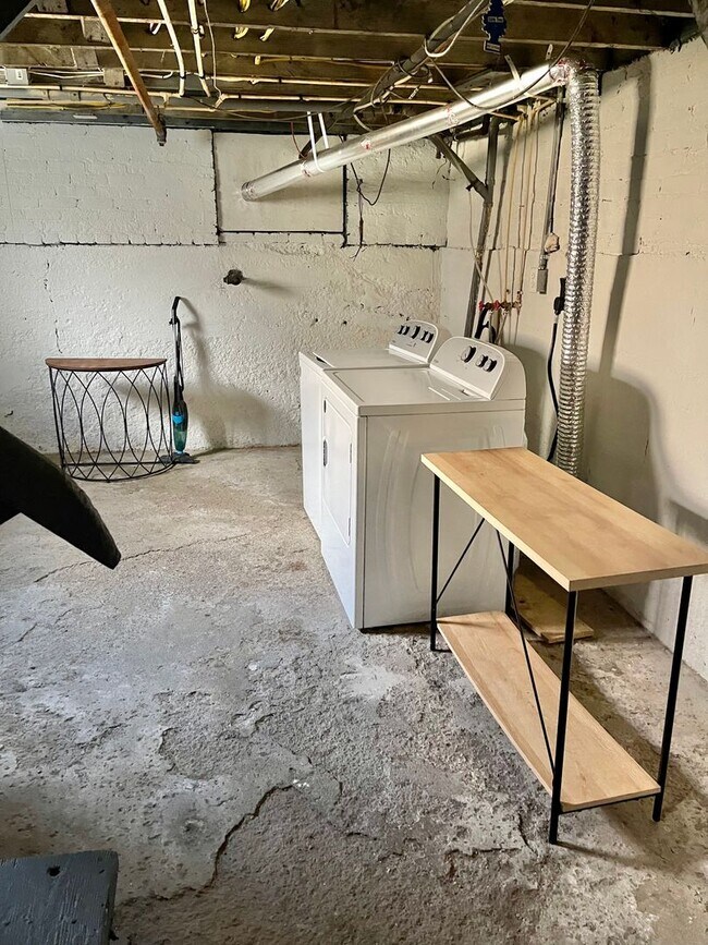 Building Photo - 918 Carpenter St