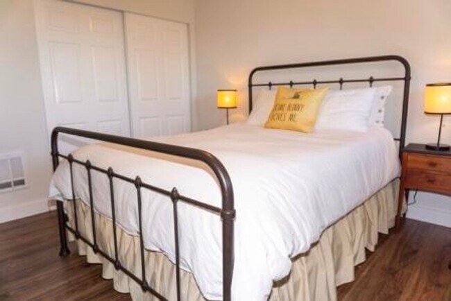 Building Photo - 3 bedroom, 2 bath with double car attached garage, newly remodeled.