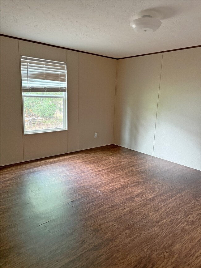 Building Photo - 390 Hidden Oaks Dr