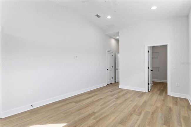 Building Photo - 1903 W Bristol Ave