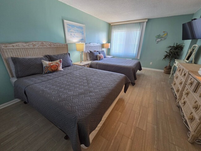 Building Photo - DOLPHIN RUN CONDOMINIUM