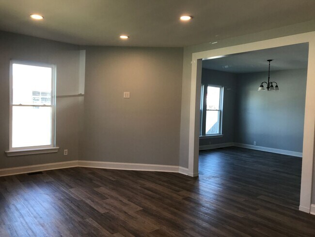 Building Photo - 1001 S 8th St