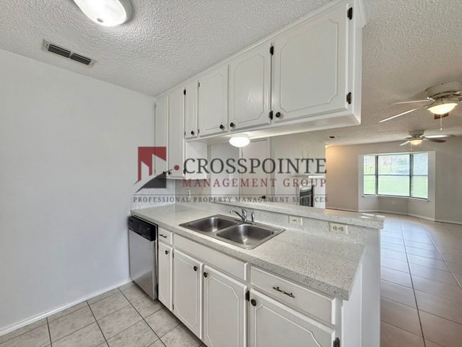 Building Photo - Charming 2 Bed, 1 Bath Duplex!