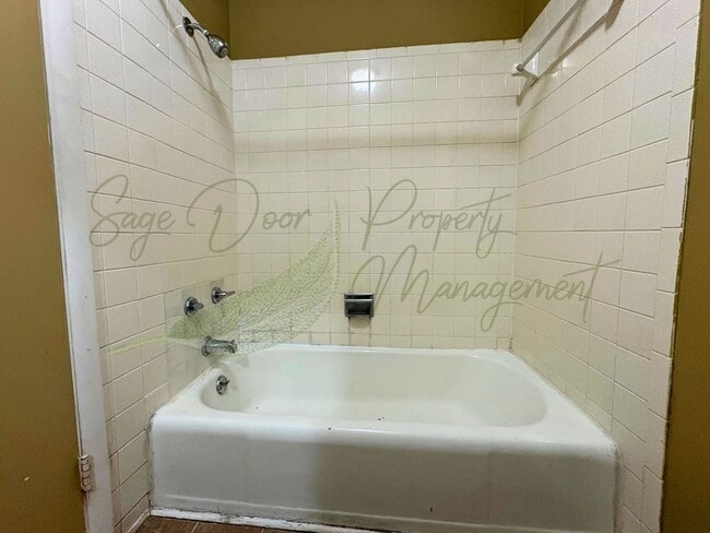 Building Photo - DUPLEX IN INDEPENDENCE!!!!