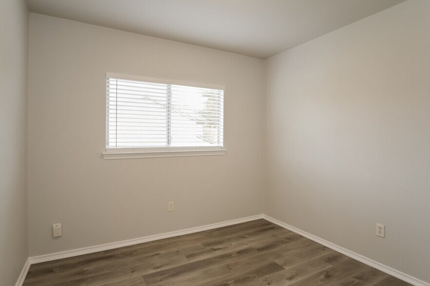 Building Photo - 1404 Geoffs Dr