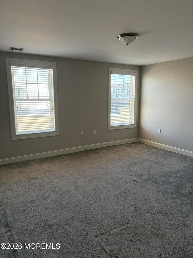 Building Photo - 713 Main St