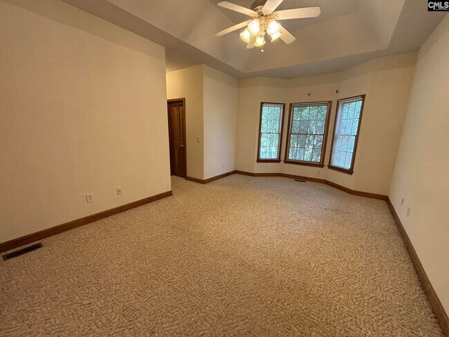 Building Photo - 527 Superior Cir