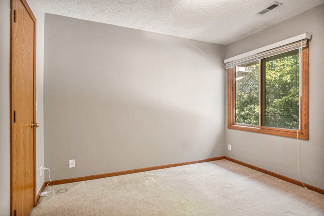 Building Photo - 10827 Ellison Ave
