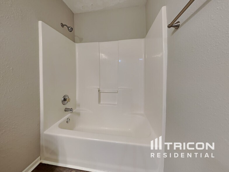 Building Photo - 4473 Redcliff N Ln