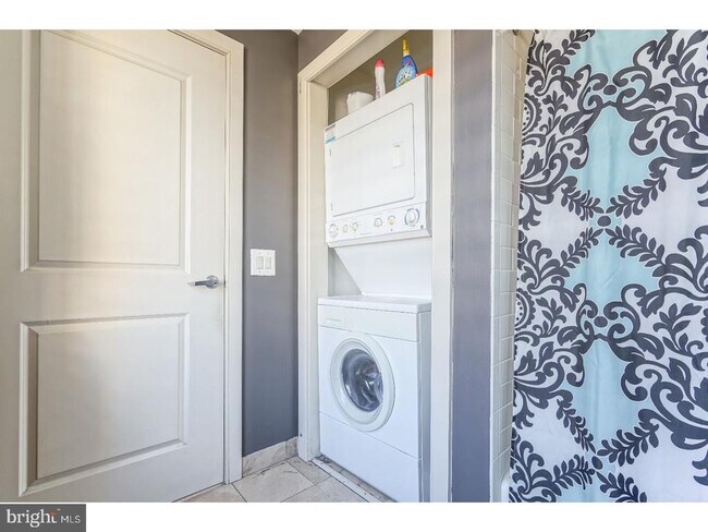 Building Photo - 111 S 15th St