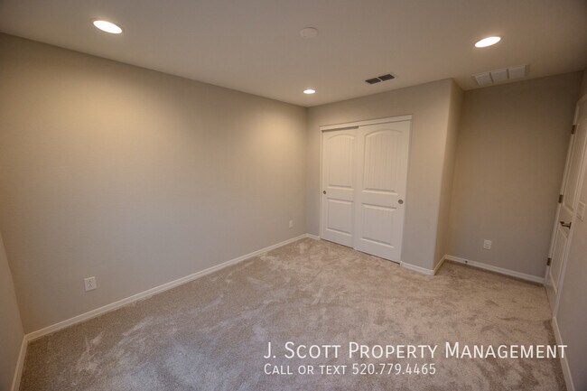 Building Photo - 5839 N 88th Ln