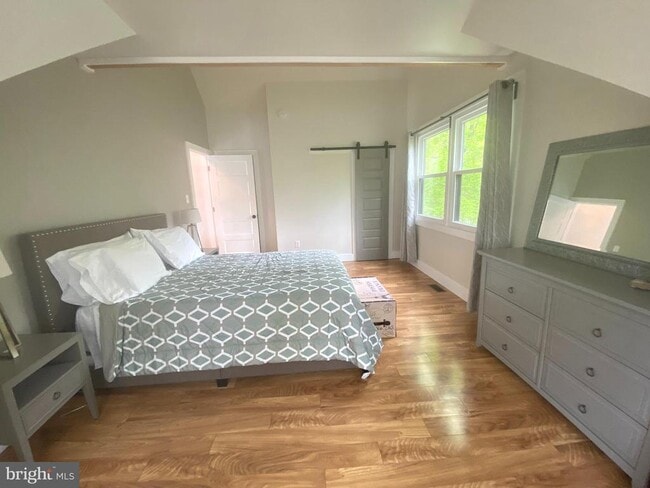 Building Photo - 3550 Bay View Dr