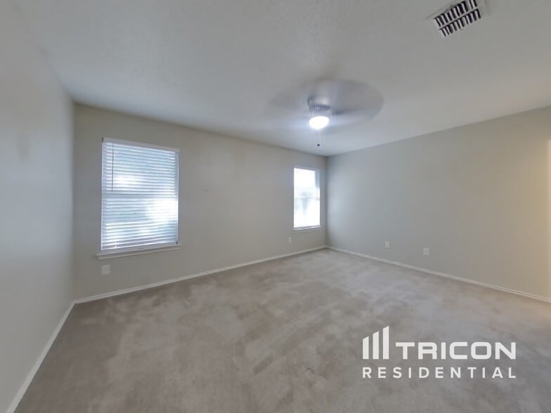 Building Photo - 2636 Peach Dr