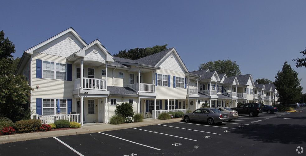 55+ Residences - Fairfield Knolls at Farmingdale Village