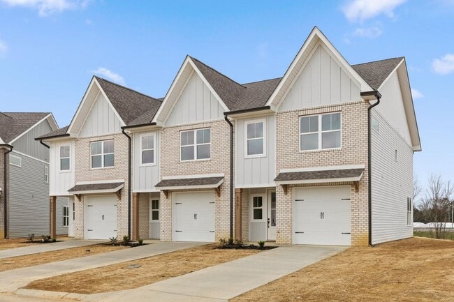 Building Photo - Beautiful 3-Bed Townhome at James Creek