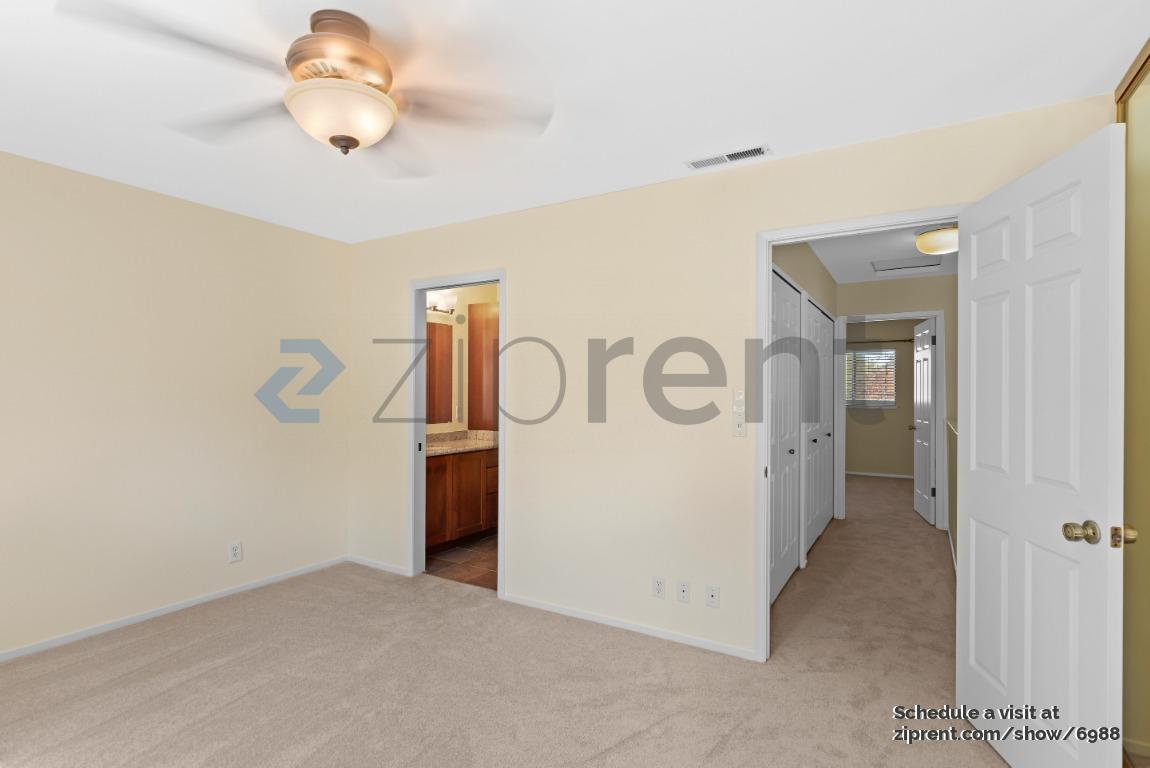 Building Photo - 700 Chiquita Ave