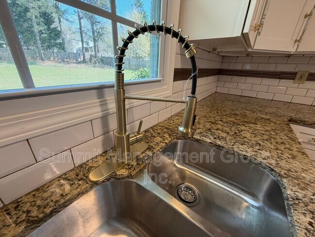 Building Photo - 1611 Ellington Rd SE