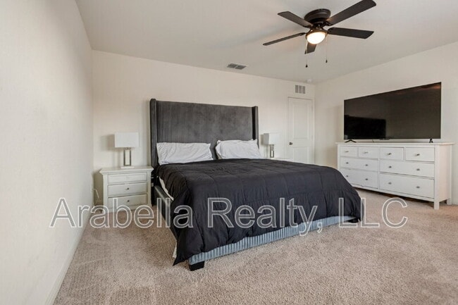 Building Photo - 5507 Finch Cyn